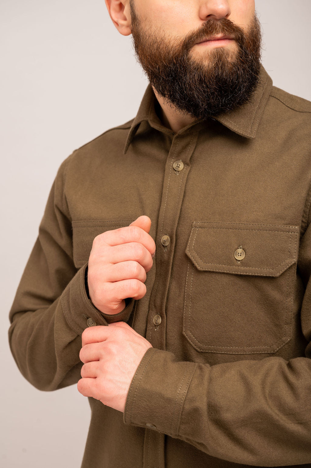 Flanellhemd, Dunkeloliv